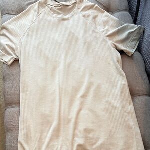 Men’s lululemon metal vent tee